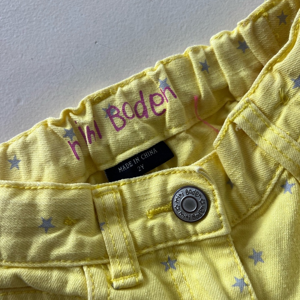 Mini Boden Yellow Star-Print Kids Jeans 2T - Picture 2 of 5
